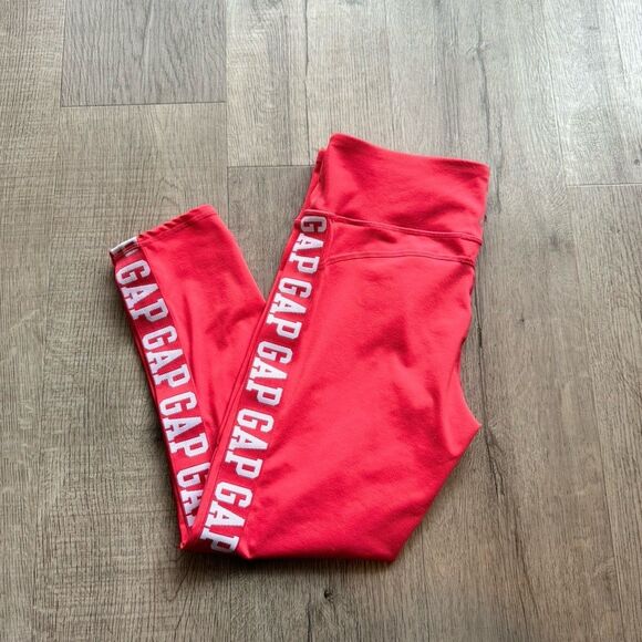 GapFit Compression Capri Leggings Womens Size Small Pink - Picture 1 of 7